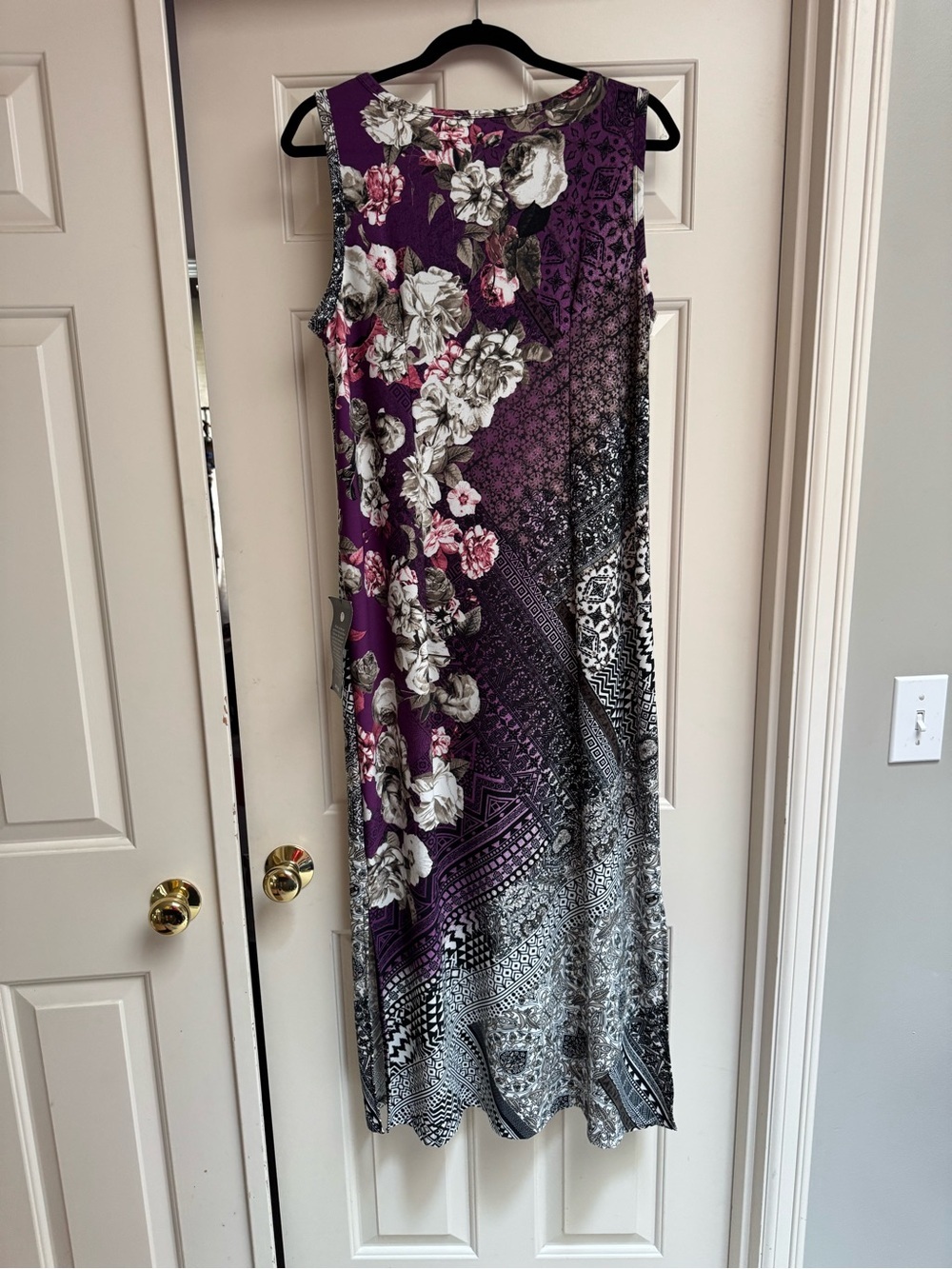 Avenue Floral Print Maxi Dress - Picture 9 of 9